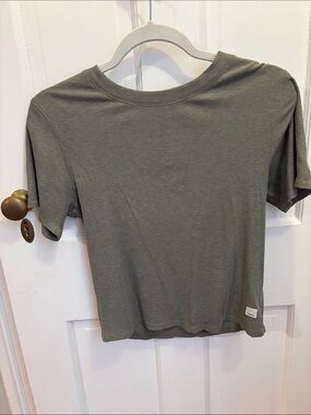 Vuori Pose Fitted Tee